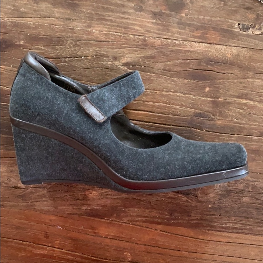 Like new Donald Pliner Mary Jane Wedge Shoes